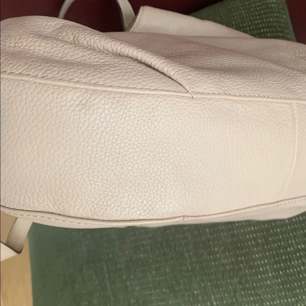 Michael Kors Leather Blush Hobo Bag with Dustbag. - Picture 9 of 15